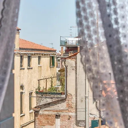 Colombina House Close To The Train Station شقة *