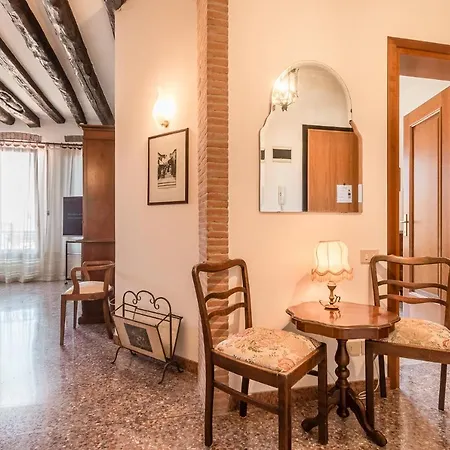 Colombina House Close To The Train Station 아파트 *