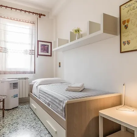 Colombina House Close To The Train Station Apartman *