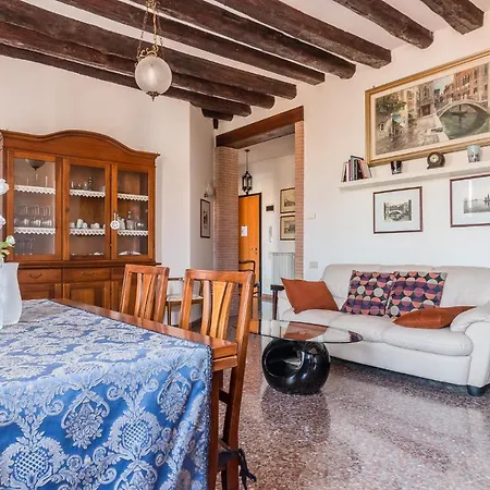 아파트 Colombina House Close To The Train Station *