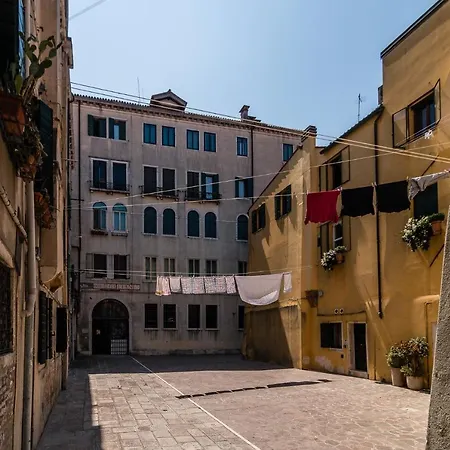 Apartman Colombina House Close To The Train Station