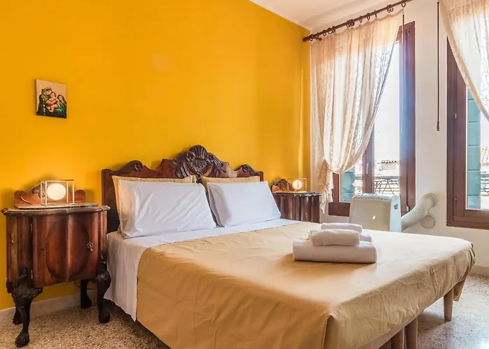 Colombina House Close To The Train Station