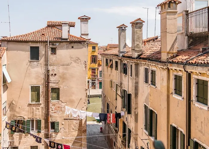 Colombina House Close To The Train Station