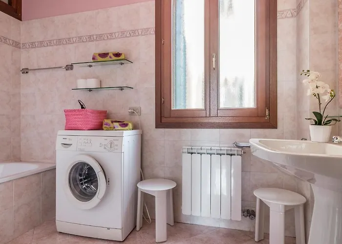 Colombina House Close To The Train Station *