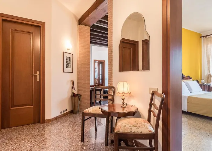 Colombina House Close To The Train Station *