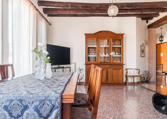 Colombina House Close To The Train Station *